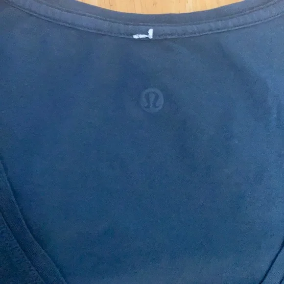 LULULEMON Black TOP - Picture 1 of 6